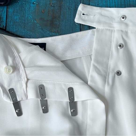 Giorgio Armani Pleated Snap-Closure Shorts Size Medium - Picture 13 of 16